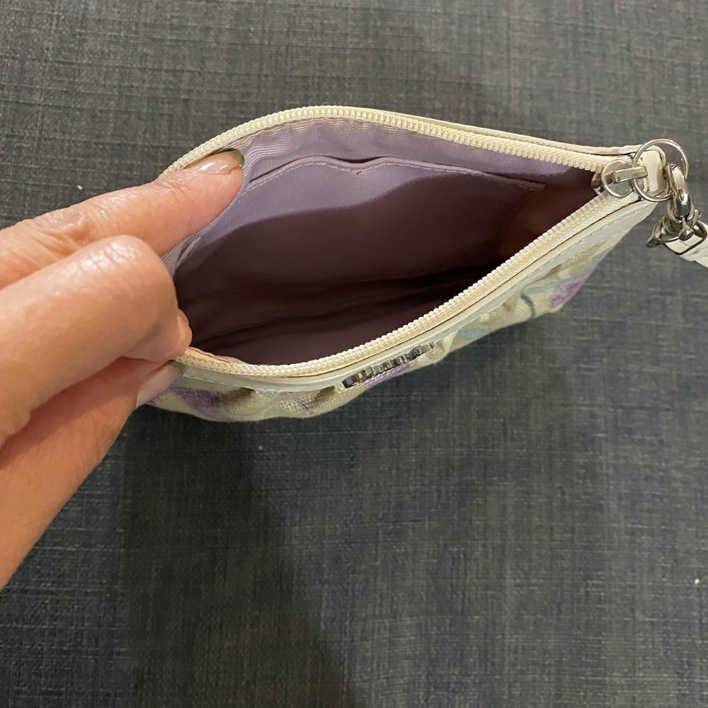 Coach wristlet - Picture 3 of 3